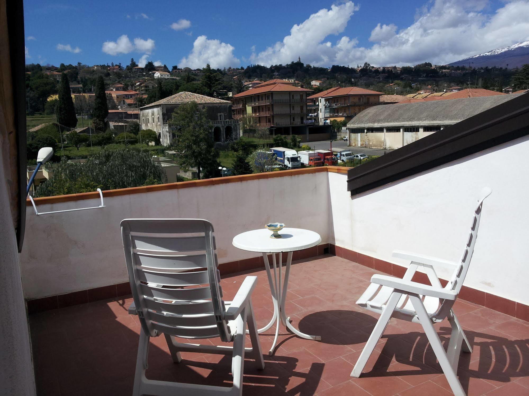 B&B Suite Viagrande Bagian luar foto